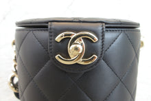Load image into Gallery viewer, CHANEL Matelasse chain shoulder bag Lambskin Black/Gold hadware Shoulder bag 700050122