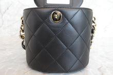 Load image into Gallery viewer, CHANEL Matelasse chain shoulder bag Lambskin Black/Gold hadware Shoulder bag 700050122