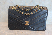 Load image into Gallery viewer, CHANEL Bias stitch chain shoulder bag Lambskin Black/Gold hadware Shoulder bag 800060177