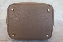 画像をギャラリービューアに読み込む, HERMES/エルメス ピコタンロックMM トリヨンクレマンス エトゥープ Z刻印 ハンドバッグ 700120214