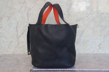 画像をギャラリービューアに読み込む, HERMES/エルメス ピコタンロックエクラGM トリヨンクレマンス/ヴォースイフト ブルーニュイ/オレンジポピー X刻印 ハンドバッグ 700120224