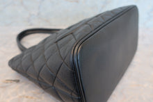 將圖片載入圖庫檢視器 CHANEL/シャネル 復刻トート キャビアスキン ブラック/ゴールド金具 トートバッグ 700090080