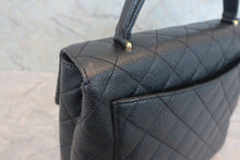 画像をギャラリービューアに読み込む, CHANEL/シャネル マトラッセ台形ハンドバッグ キャビアスキン ブラック/ゴールド金具 ハンドバッグ 800020013