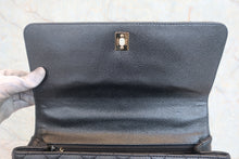 画像をギャラリービューアに読み込む, CHANEL/シャネル マトラッセ台形ハンドバッグ キャビアスキン ブラック/ゴールド金具 ハンドバッグ 800020013