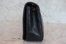 Load image into Gallery viewer, CHANEL Matelasse Full flap chain shoulder bag Lambskin Black/Gold hadware Shoulder bag 800060111