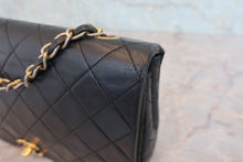 Load image into Gallery viewer, CHANEL Matelasse Full flap chain shoulder bag Lambskin Black/Gold hadware Shoulder bag 800060111