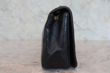 Load image into Gallery viewer, CHANEL Matelasse Full flap chain shoulder bag Lambskin Black/Gold hadware Shoulder bag 800060111