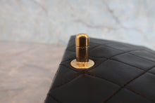 Load image into Gallery viewer, CHANEL Matelasse Full flap chain shoulder bag Lambskin Black/Gold hadware Shoulder bag 800060111