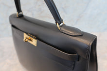Load image into Gallery viewer, HERMES KELLY 32 Box carf leather Black 〇U Engraving Hand bag 700100066