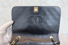 Load image into Gallery viewer, CHANEL Matelasse Full flap chain shoulder bag Lambskin Black/Gold hadware Shoulder bag 800060111