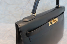 Load image into Gallery viewer, HERMES KELLY 32 Box carf leather Black 〇U Engraving Hand bag 700100066