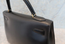 Load image into Gallery viewer, HERMES KELLY 32 Box carf leather Black 〇U Engraving Hand bag 700100066