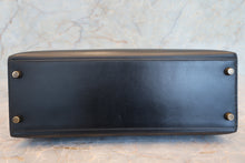 Load image into Gallery viewer, HERMES KELLY 32 Box carf leather Black 〇U Engraving Hand bag 700100066