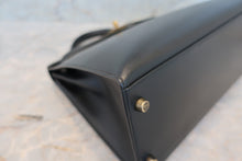 Load image into Gallery viewer, HERMES KELLY 32 Box carf leather Black 〇U Engraving Hand bag 700100066