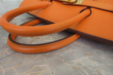 將圖片載入圖庫檢視器 HERMES/エルメス オータクロア32 ボックスカーフ オレンジ □E刻印 ハンドバッグ 700080110