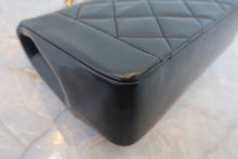 Load image into Gallery viewer, CHANEL Diana matelasse chain shoulder bag Lambskin Black/Gold hadware Shoulder bag 800030100