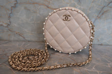 Load image into Gallery viewer, CHANEL Matelasse round chain shoulder bag Lambskin Beige/Gold hadware Shoulder bag 700030239