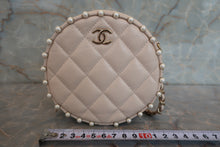 Load image into Gallery viewer, CHANEL Matelasse round chain shoulder bag Lambskin Beige/Gold hadware Shoulder bag 700030239