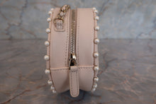 Load image into Gallery viewer, CHANEL Matelasse round chain shoulder bag Lambskin Beige/Gold hadware Shoulder bag 700030239