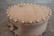 Load image into Gallery viewer, CHANEL Matelasse round chain shoulder bag Lambskin Beige/Gold hadware Shoulder bag 700030239