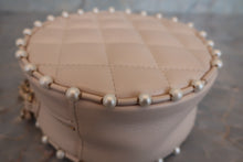 Load image into Gallery viewer, CHANEL Matelasse round chain shoulder bag Lambskin Beige/Gold hadware Shoulder bag 700030239