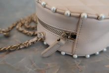 Load image into Gallery viewer, CHANEL Matelasse round chain shoulder bag Lambskin Beige/Gold hadware Shoulder bag 700030239