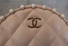 Load image into Gallery viewer, CHANEL Matelasse round chain shoulder bag Lambskin Beige/Gold hadware Shoulder bag 700030239