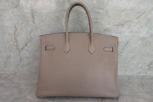 Load image into Gallery viewer, HERMES BIRKIN 35 Clemence leather Gris tourterelle □E Engraving Hand bag 700060282