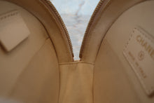 Load image into Gallery viewer, CHANEL Matelasse round chain shoulder bag Lambskin Beige/Gold hadware Shoulder bag 700030239