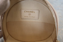 Load image into Gallery viewer, CHANEL Matelasse round chain shoulder bag Lambskin Beige/Gold hadware Shoulder bag 700030239