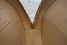 Load image into Gallery viewer, CHANEL Matelasse round chain shoulder bag Lambskin Beige/Gold hadware Shoulder bag 700030239