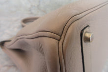 Load image into Gallery viewer, HERMES BIRKIN 35 Clemence leather Gris tourterelle □E Engraving Hand bag 700060282