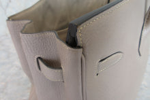 Load image into Gallery viewer, HERMES BIRKIN 35 Clemence leather Gris tourterelle □E Engraving Hand bag 700060282