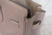 Load image into Gallery viewer, HERMES BIRKIN 35 Clemence leather Gris tourterelle □E Engraving Hand bag 700060282