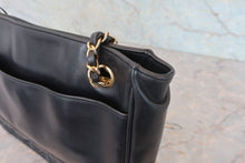 Load image into Gallery viewer, CHANEL Matelasse chain tote bag Lambskin Black/Gold hadware Tote bag 800080051