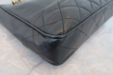 Load image into Gallery viewer, CHANEL Matelasse chain tote bag Lambskin Black/Gold hadware Tote bag 800080051