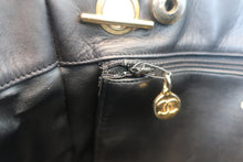 Load image into Gallery viewer, CHANEL Matelasse chain tote bag Lambskin Black/Gold hadware Tote bag 800080051