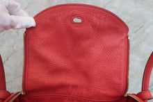 将图片加载到图库查看器,HERMES LINDY 30 Clemence leather Bougainvillier □O刻印 Shoulder bag 700040009