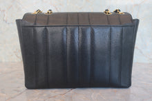 画像をギャラリービューアに読み込む, CHANEL/シャネル マドモアゼルチェーンショルダーバッグ キャビアスキン ブラック/ゴールド金具 ショルダーバッグ 800020014