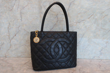 画像をギャラリービューアに読み込む, CHANEL/シャネル 復刻トート トートバッグ キャビアスキン ブラック/ゴールド金具 700110117
