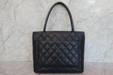 画像をギャラリービューアに読み込む, CHANEL/シャネル 復刻トート トートバッグ キャビアスキン ブラック/ゴールド金具 700110117