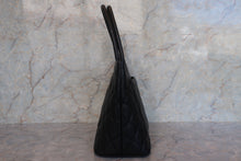 画像をギャラリービューアに読み込む, CHANEL/シャネル 復刻トート トートバッグ キャビアスキン ブラック/ゴールド金具 700110117