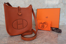 将图片加载到图库查看器,HERMES EVELYNE TPM Graine Couchevel leather Cognac □H刻印 Shoulder bag 800080042