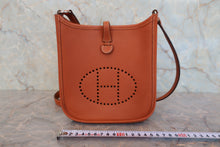 将图片加载到图库查看器,HERMES EVELYNE TPM Graine Couchevel leather Cognac □H刻印 Shoulder bag 800080042