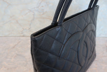 画像をギャラリービューアに読み込む, CHANEL/シャネル 復刻トート トートバッグ キャビアスキン ブラック/ゴールド金具 700110117