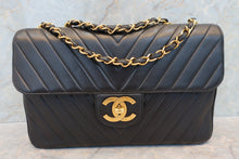 Load image into Gallery viewer, CHANEL  V-Stitch chain shoulder bag Lambskin Black/Gold hadware Shoulder bag 700100063