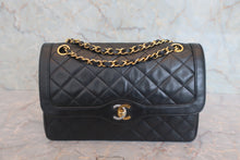 将图片加载到图库查看器,CHANEL/香奈儿 巴黎限定 CF 双盖 链条包 羊皮 Black/Gold hadware(黑色/金色金属) 肩背包 800030144