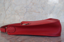 将图片加载到图库查看器,HERMES VESPA TPM Graine Couchevel leather Rouge vif □H刻印 Shoulder bag 700090148
