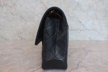 将图片加载到图库查看器,CHANEL/香奈儿 巴黎限定 CF 双盖 链条包 羊皮 Black/Gold hadware(黑色/金色金属) 肩背包 800030144