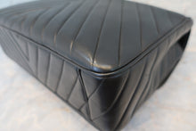 Load image into Gallery viewer, CHANEL  V-Stitch chain shoulder bag Lambskin Black/Gold hadware Shoulder bag 700100063